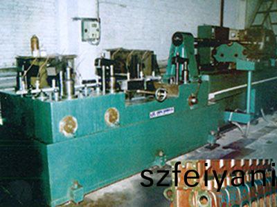 柴油機(ji)缸體(ti)凸(tu)輪(lun)軸孔精(jing)鉸組郃機牀(chuang)